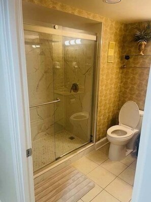 Condo, 2 Bedrooms | Bathroom | Hair dryer, towels