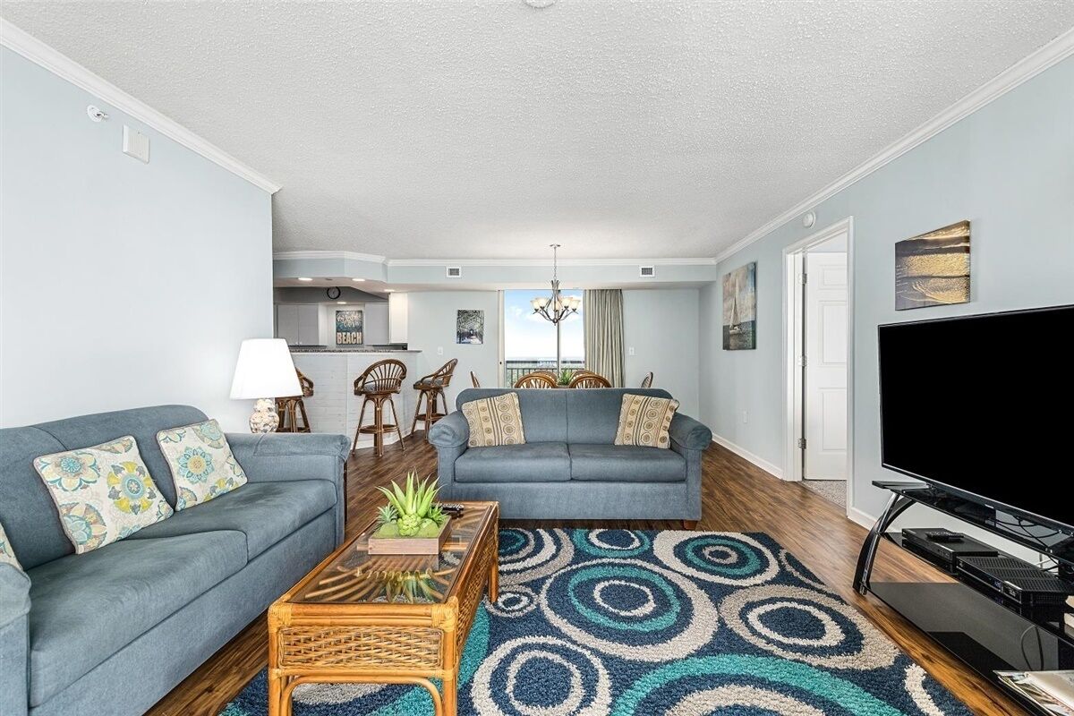 Condo, 3 Bedrooms | Living area