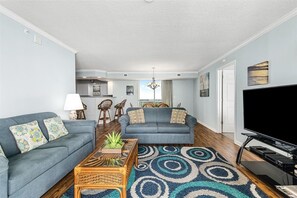 Condo, 3 Bedrooms | Living area