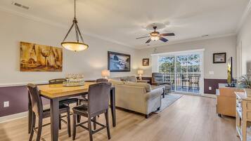 Condo, 2 Bedrooms | Dining
