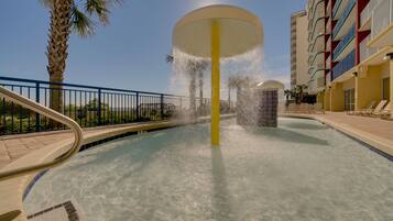 Appartement, 1 slaapkamer | Zwembad | Een binnenzwembad en een buitenzwembad