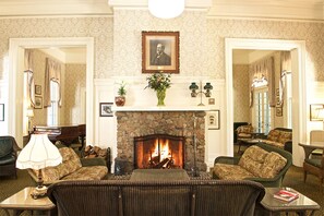 Lobby sitting area - Wawona Hotel (Yosemite National Park)