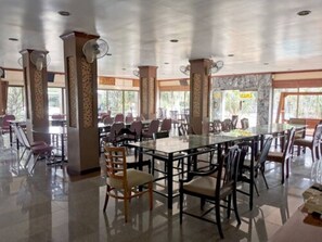 Breakfast, lunch, dinner served; Thai cuisine  - Hi Hotel (Nong Khae)
