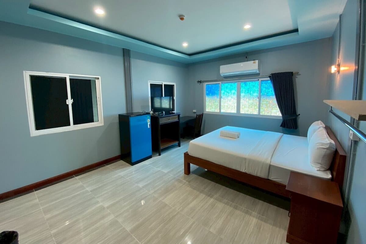Private Resort cosy | Individually decorated, desk, soundproofing, free WiFi