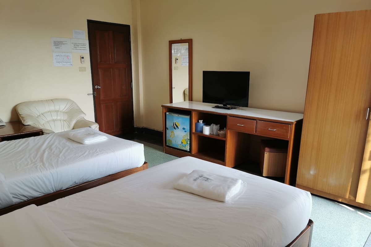 Standard Twin Room, 2 Twin Beds, Balcony | Desk, soundproofing, WiFi (free), individually decorated