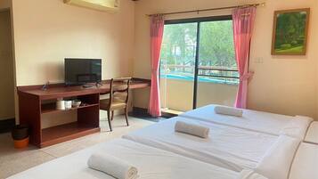 Family Room | Individually decorated, desk, soundproofing, free WiFi