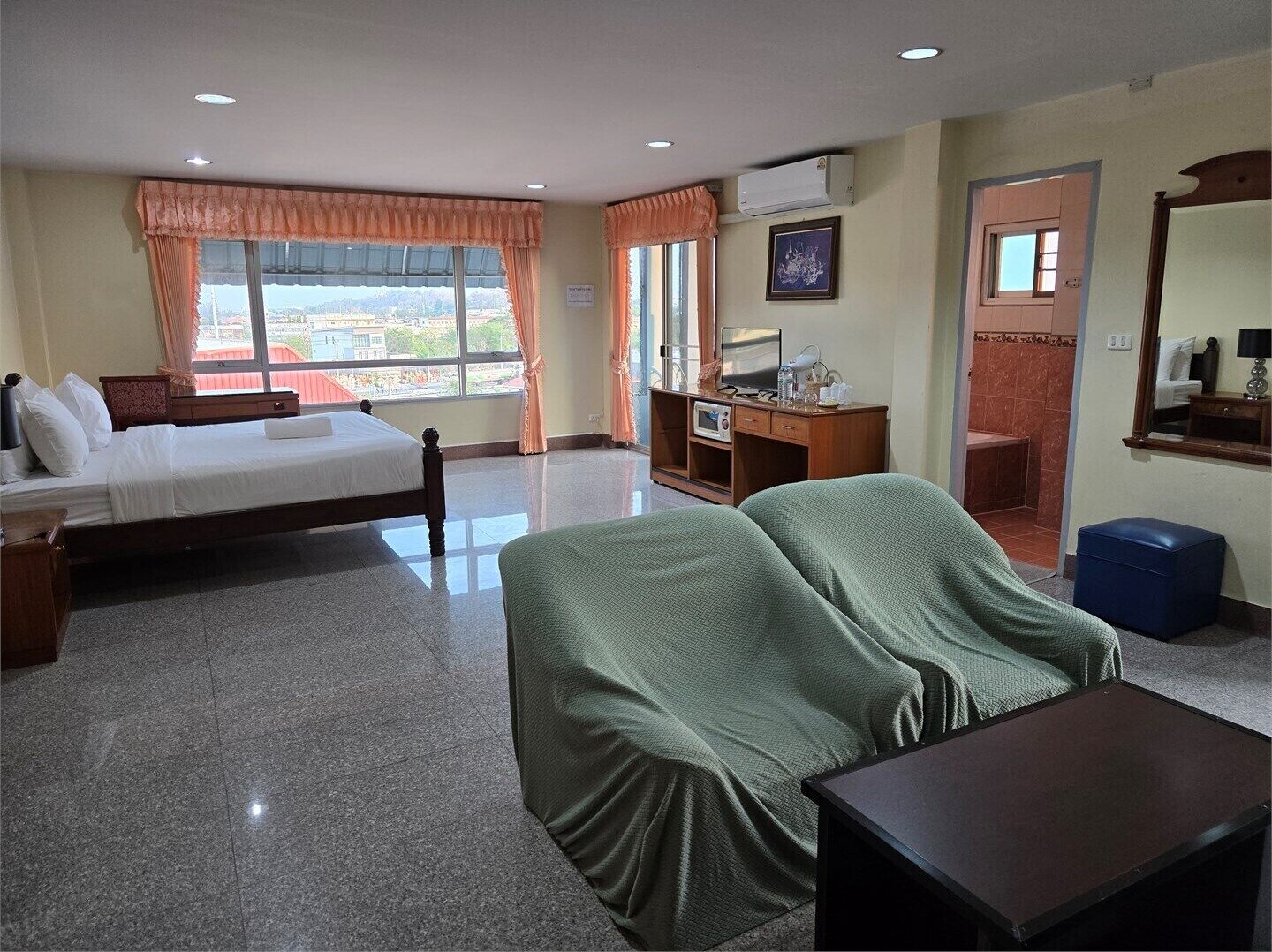 Grand Deluxe Executive Room | Trang trí khác biệt, bàn, phòng cách âm 