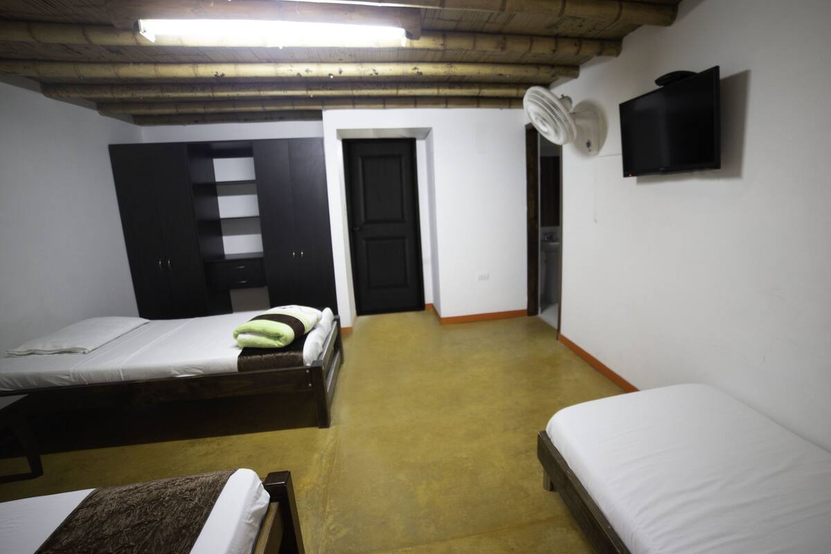 family suite | iron/ironing board, rollaway beds, free wifi, bed sheets