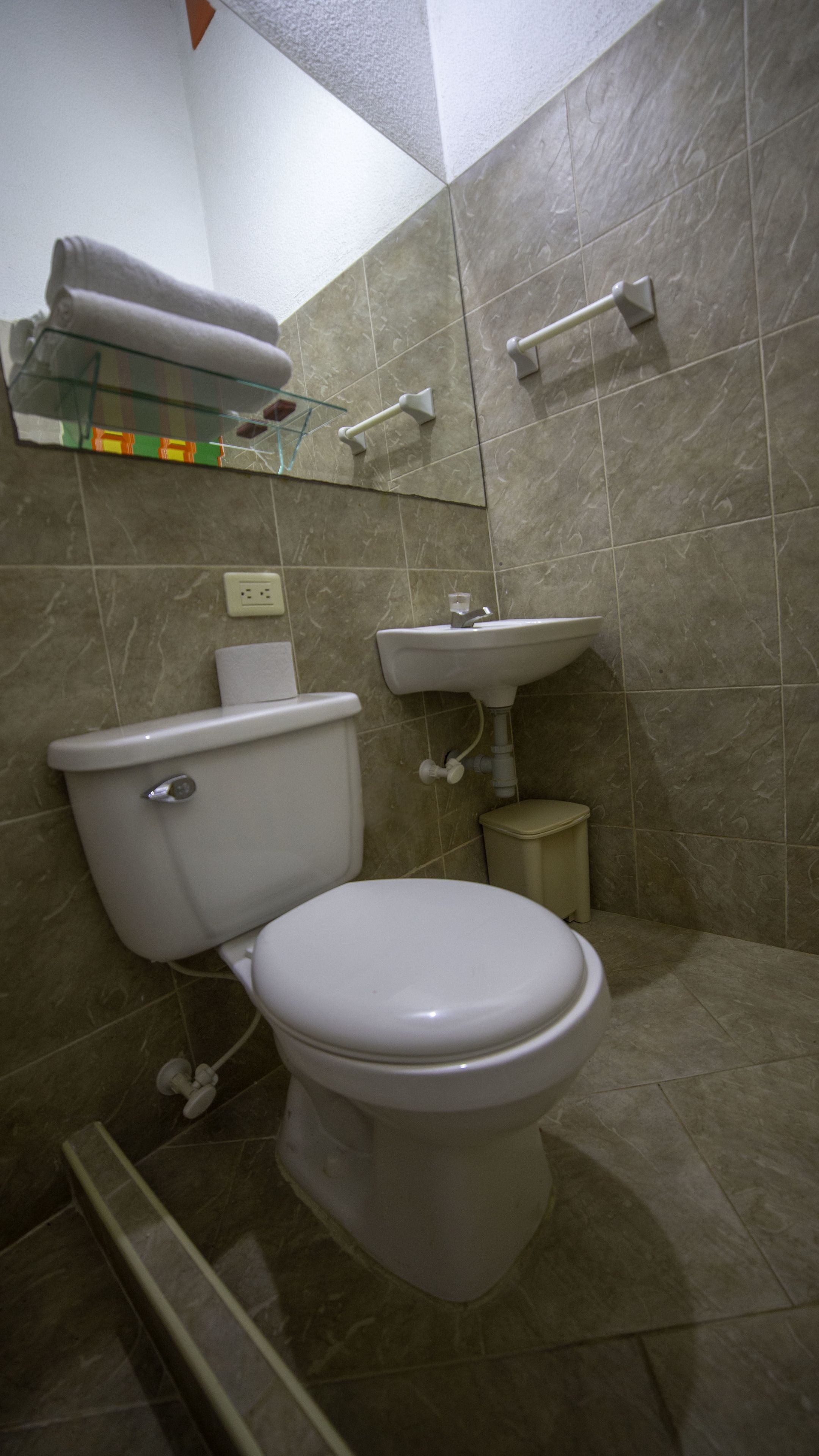 double room, 1 double bed | bathroom | shower, free toiletries, towels