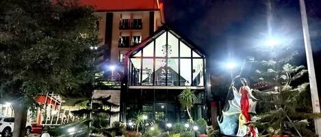 Façade de l’hébergement - soirée/nuit