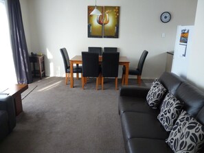 50-inch flat-screen TV with digital channels, TV - Cashel Court Motel (Christchurch)