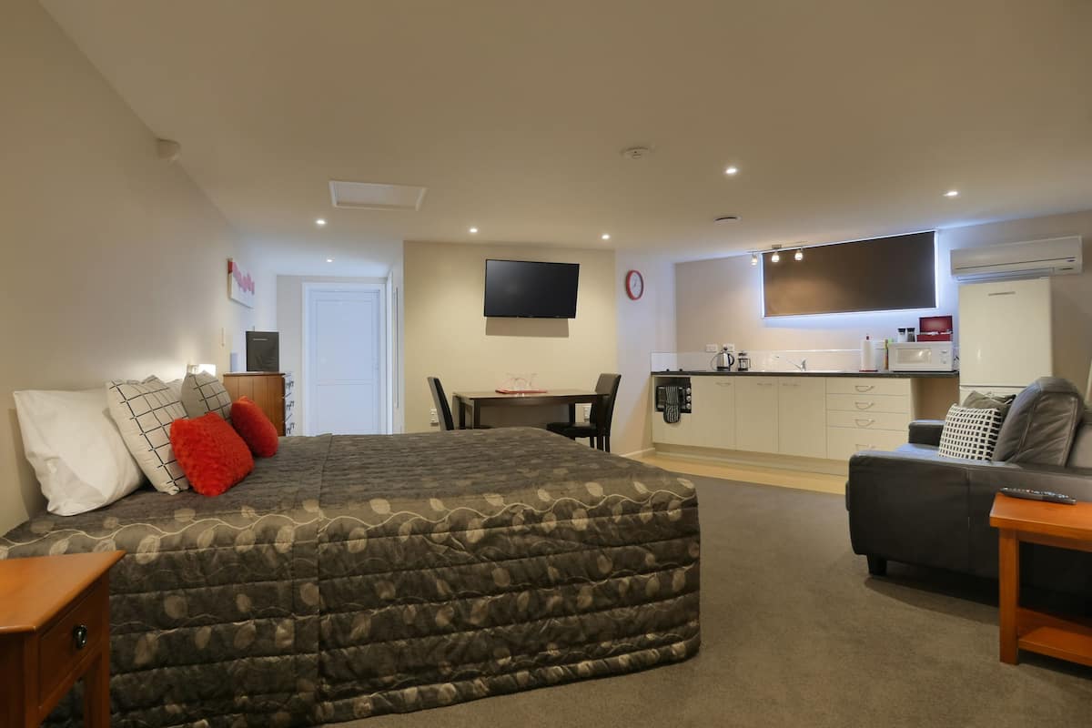 Executive Studio, Accessible