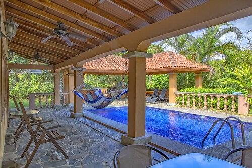 Spectacular 4/5 Bedroom 3.5 Bath 15 Minute walk to the Beach - Sleeps 15 - Pool!