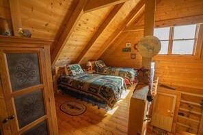 1 bedroom, iron/ironing board, free WiFi, bed sheets - Secluded yet close to everything! (Vilas)