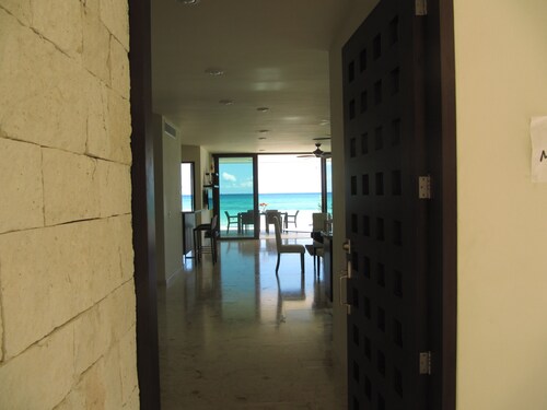 Casa Moskito, Oceanfront, kaunis uusi huvila Playa Del Carmenissa, veroineen