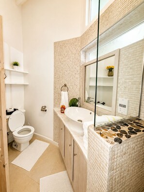 Hair dryer, towels, soap, toilet paper - 3 bedroom Villa with Pool + Ocean Views - Overlooks Golf course (Gros Islet)