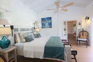 3 chambres, coffres-forts dans les chambres, fer et planche à repasser