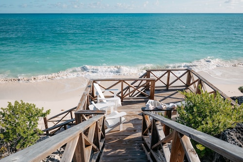 Luxurious 5000 sqft SilverPalmsVilla Private Heated Pool/Spa/ocean gazebo/kayaks