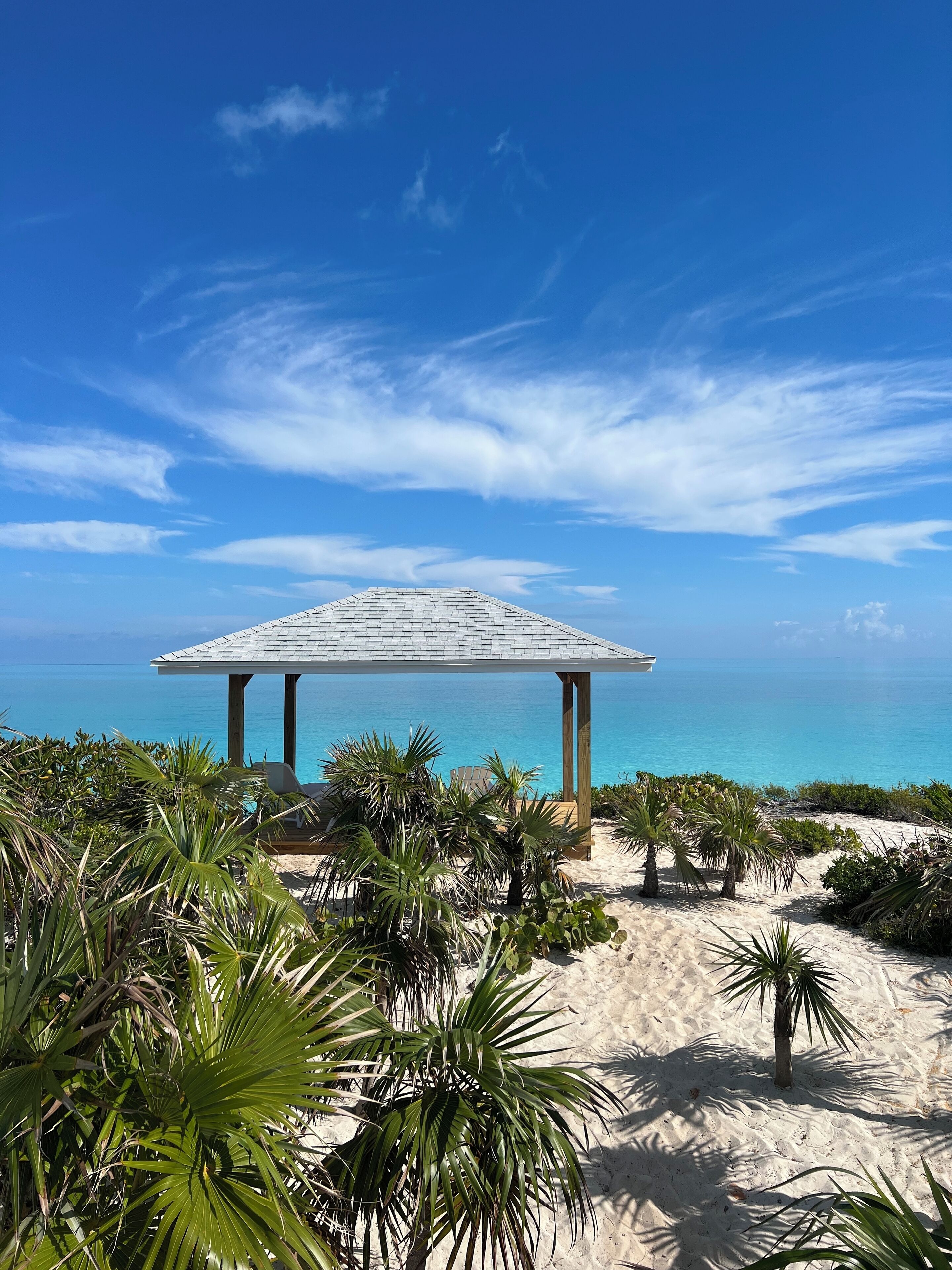 Plage, chaises longues, serviettes de plage