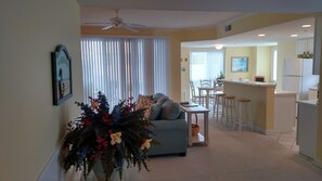 Smart TV, chimenea, videojuegos, reproductor de DVD