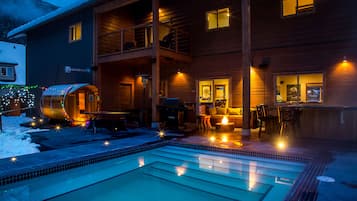 Outdoor pool, a heated pool