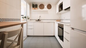Coffee/tea maker, fridge, microwave, oven - Modern Apart in Playas Centro. (Rincón de la Victoria)