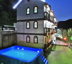 Seasonal outdoor pool - Haena Pension (Gapyeong)