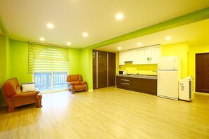 Huone (Mars 101) | Oleskelualue | Taulutelevisio