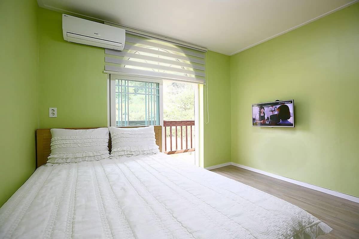 Espacio para trabajar con laptop y wifi gratis
