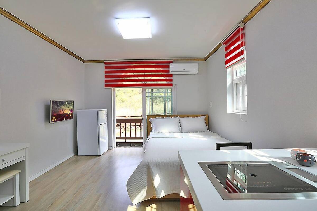 Phòng (Venus 102) | Khu vực làm việc phù hợp cho laptop 