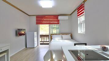 Room (Venus 102) | Laptop workspace, free WiFi