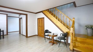 Rom, anneks (Mercury: Whole House)