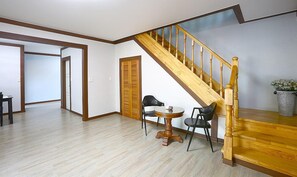 مساحة عمل للكمبيوتر المحمول وواي فاي مجانًا