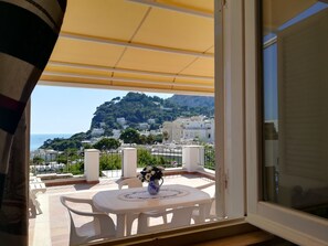 Outdoor dining - A centrally located house with a breathtaking view of the Island.  (Capri)