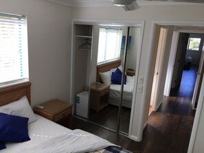 Estudio básico | Tabla de planchar con plancha y wifi gratis 