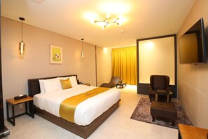 Double Room (Sunbed) | Premium bedding, down comforters, in-room safe, desk - Rest Hotel (Gimpo)