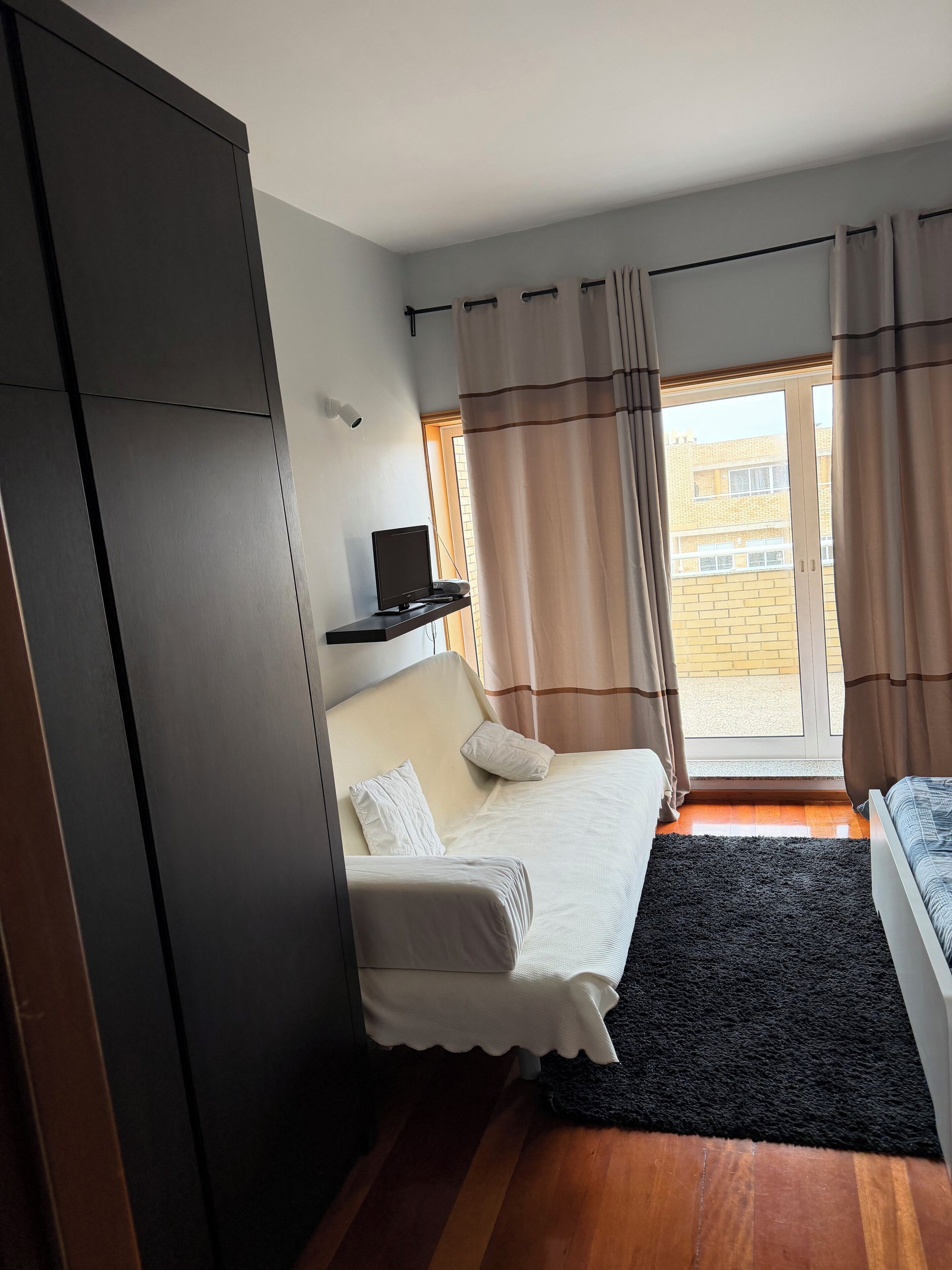 2 dormitorios, tabla de planchar con plancha, wifi y ropa de cama