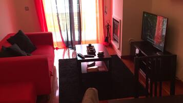 Televisión y chimenea