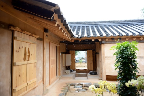 Jukheon Traditional House