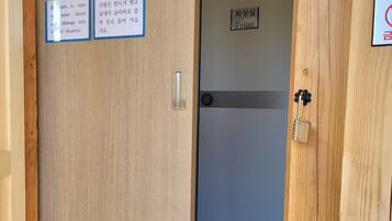 A wooden door with a sign indicating a toilet.