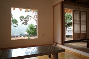 Zimmer, 2 Schlafzimmer (Jookhyeon Dong Nong) | Wohnbereich