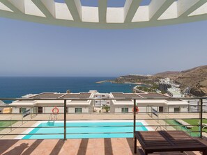 室外游泳池，恒温泳池