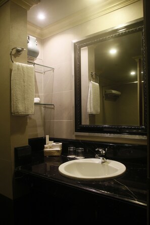 Bathroom sink - Herald Suites Polaris (Makati)