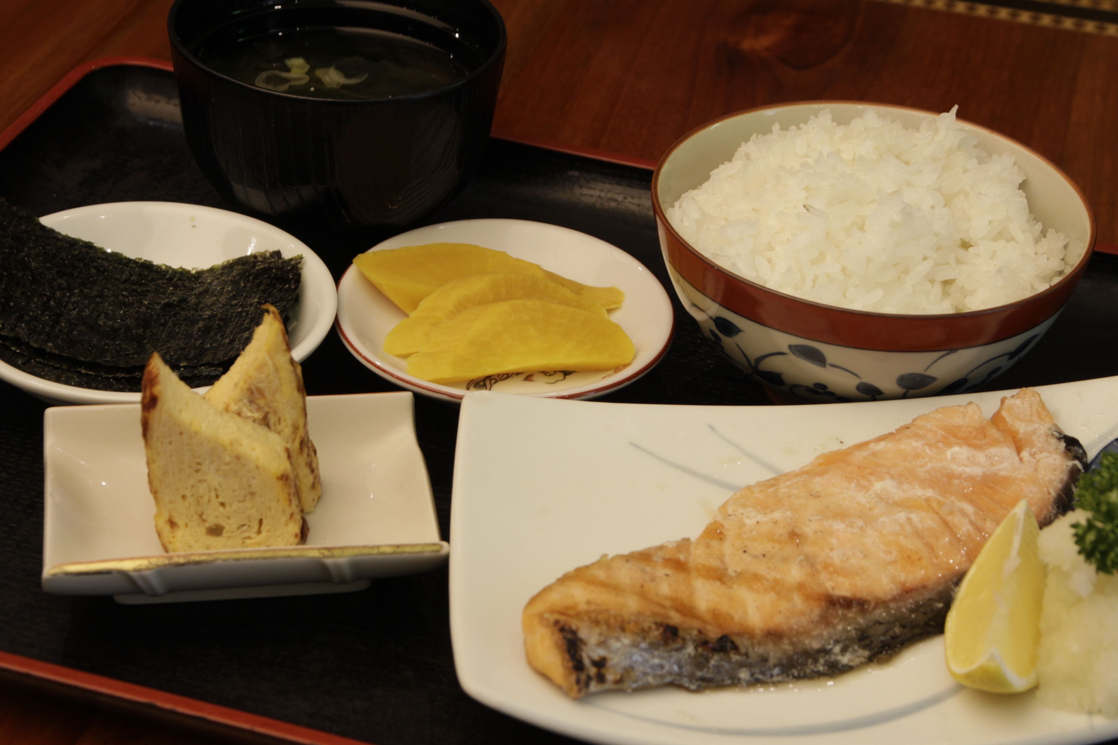 daily cooked-to-order breakfast for a fee