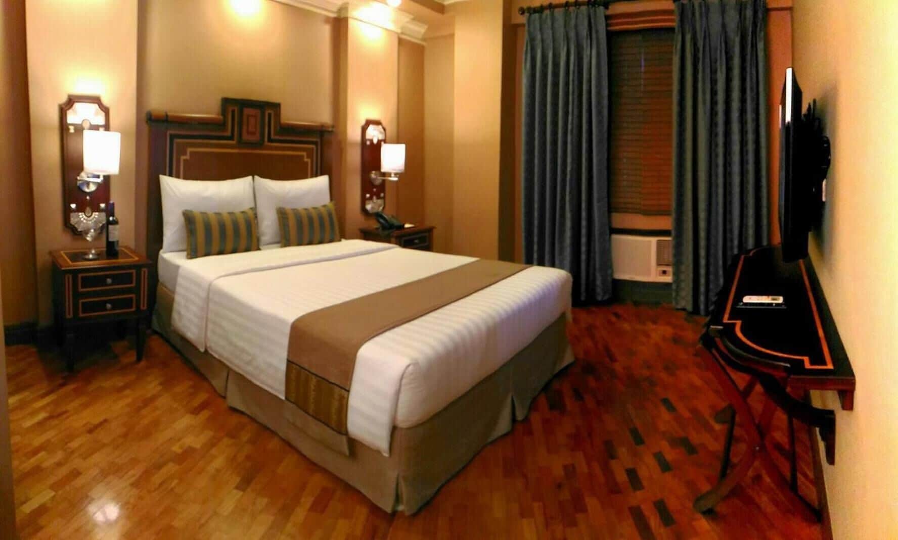 minibar, in-room safe, individually decorated, individually furnished