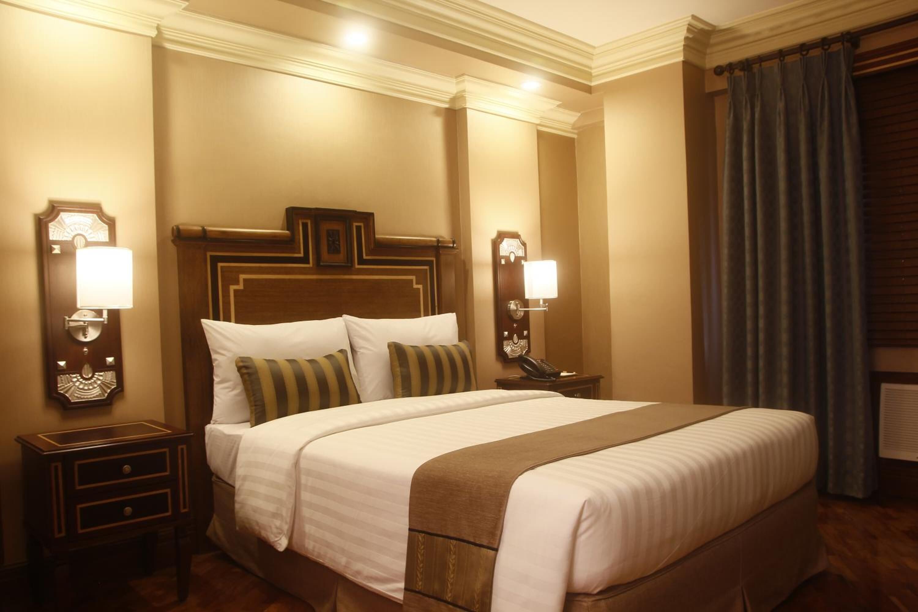 minibar, in-room safe, individually decorated, individually furnished