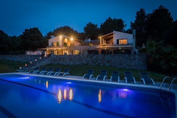 Outdoor pool - Beautiful large villa on forest area (Santa Eugènia)