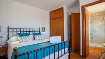 8 habitaciones, tabla de planchar con plancha y cuna de viaje