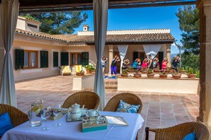 Outdoor dining - Beautiful large villa on forest area (Santa Eugènia)