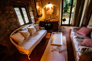 TV, fireplace, DVD player, table tennis